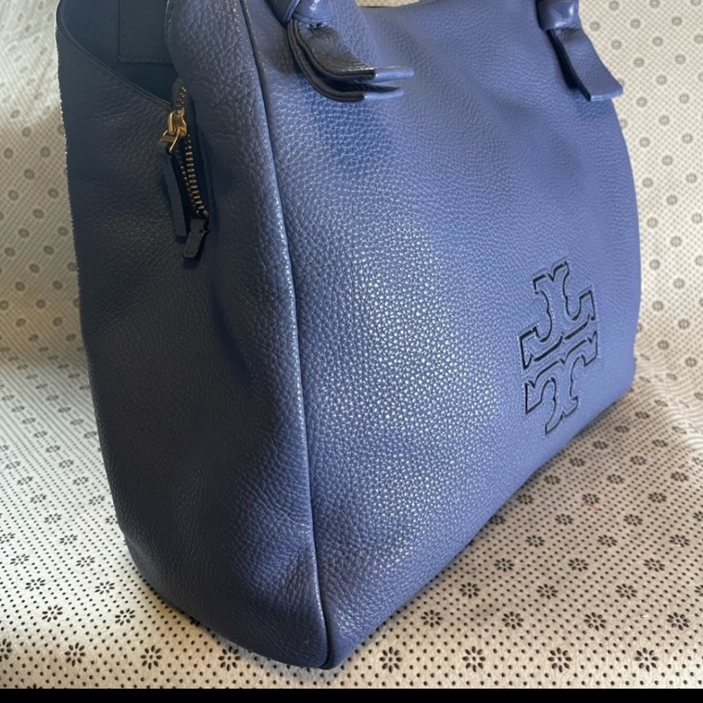 Gorgeous Tory Burch Purse Pebble Leather in Gorgeous Peridot Blue Color 💙 😍 - Picture 3 of 7